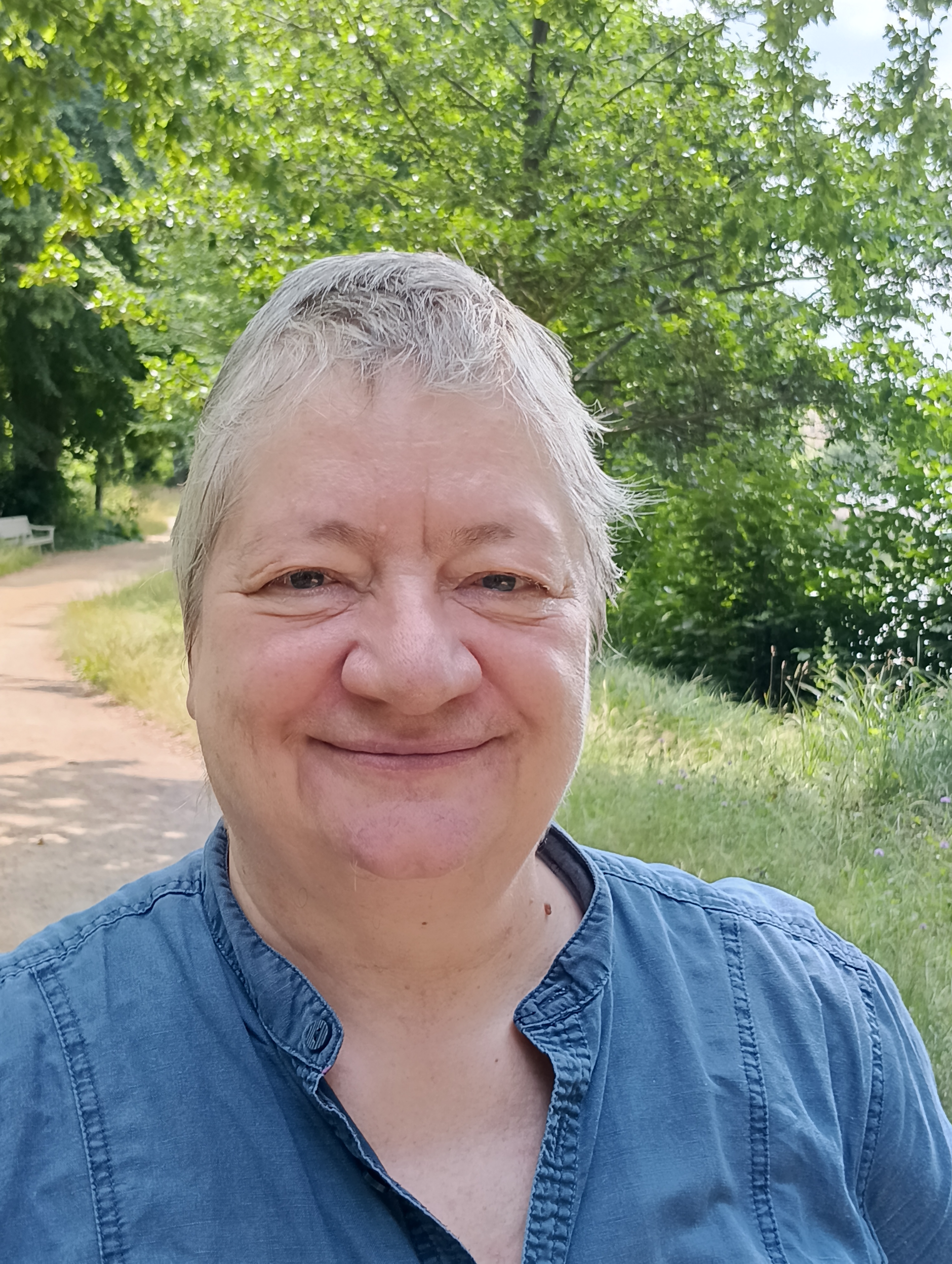 Marlies JC Reimers, Gründerin der ANANDA-KANDA-Methode, begleitet den Seelenbilder-Aufstellung Kurs